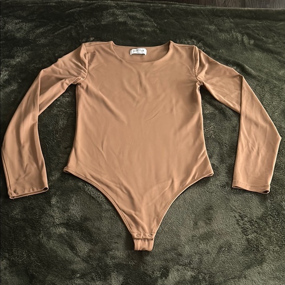 BABATON | Aritzia Contour Crew Longsleeve Bodysuit | M - Picture 1 of 7